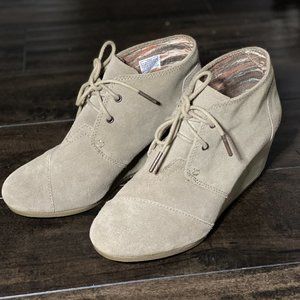 Toms Desert Wedge Bootie Ankle Boot Taupe Suede 8.5